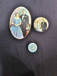 lot 272 image: VTG Queen Elizabeth II Coronation Tins, Small Blue Tin w White Designs