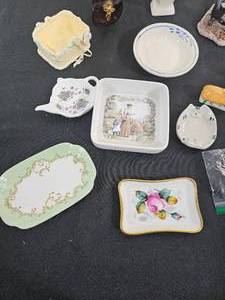 lot 279 image: Lot of VTG Porcelain Home Decor - Various Pieces Porcelain Home Decor - Various Pieces