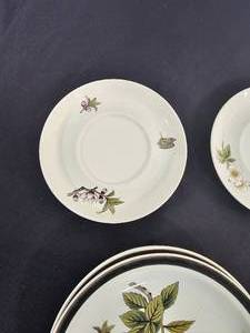 lot 188 image: Shafford - Chinese Garden - 4 Small Plates, 3 Saucers and other Unbranded Trays
