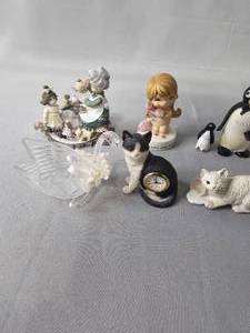 lot 135 image: Lot of Animal Themed Figurines w 1 Grand Collection Grandma & Child Tea