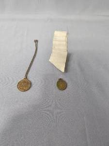 lot 136 image: VTG Bronze Medallion of Chicago Skyline & Miraculous Medal w Ribbon