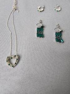 lot 137 image: Set of 2 Green Costume Necklaces & Earrings
