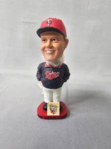 lot 144 image: Ron Gardenhire Twins Seasons Ticket Holder Bobblehead 2003