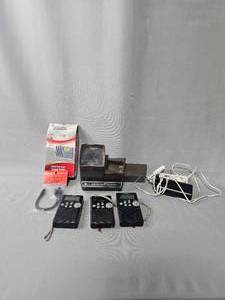 lot 209 image: 4 Radio Shack Transistor Radios (2 are missing battery covers), Slide Viewer & Book Light