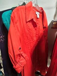 lot 283 image: Lot of 7 Womens Clothes - Long Sleeved Shirts, Cardigan & Vest - SZs 1X & 2X - Mostly CJ Banks & Serengeti