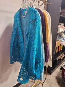 lot 97 image: 5 Womens Tops Various Petite SZs - hangers not inc (some Elizabeth & Liz Claiborne)