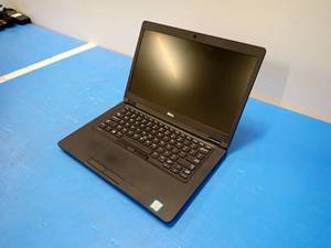 Dell&nbspLatitude 5480 Laptop &nbspINTEL CORE I5-7200U 2.70 Ghz  16GB DDR4 SDRAM  256GB SSD  14.0 screen with 1366 x 768 Resolution  NO OS  Includes power adapter &nbspMinor Key Marks on screen. Back of case frame bent in
