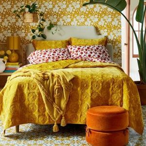 lot 367 image: Sun Stitched Vintage Velvet Quilt - Opalhouse designed with Jungalow - King