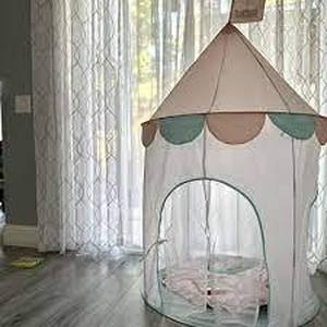 lot 40 image: FAO Schwarz Princess Castle Royal Play Tent