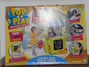 lot 324 image: WowWee Pop2Play - Lemonade Stand