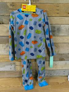 lot 624 image: Boys LEGO Pajama Set with LEGO Classic 90 Years of Cars 30510 - Gray-Size M
