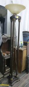 Neat vintage floor lamp, 6 ft tall
