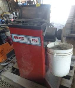 Coats 700S tire balancer - works