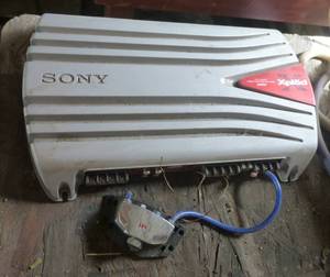 Sony Xplod 600W amplifier with wiring