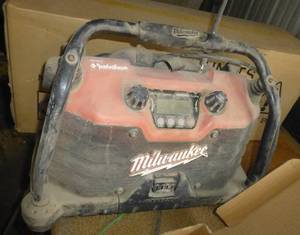 Milwaukee worksite radio - works