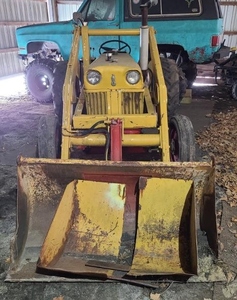 1959 Case 610-B tractor with loader  - $1600 Reserve