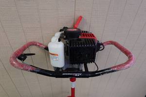 NEW Eskimo Stingray S33 33cc Gas Ice Auger with 8 Quantum Bit