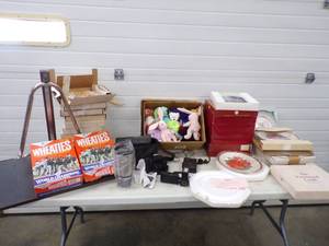 Huge Vintage Lot of Collectables