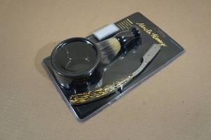 lot 20 image: Uncle Henry Straight Razor Shaving Set