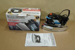 lot 32 image: Black  Decker Steam Iron
