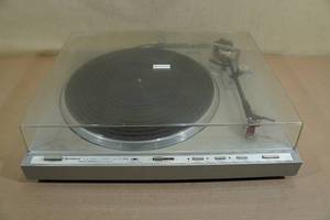 lot 38 image: Hitachi Direct Drive Automatic Turntable Model HT-60S - Rotel Cartridge