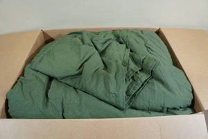 lot 115 image: Full Comforter with 2 Pillowcases -Green