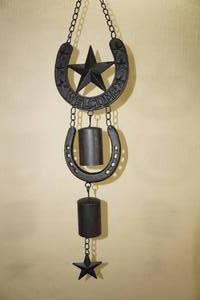 lot 159 image: 28 Cast Iron Horse Shoe Wind Chime