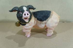 lot 170 image: Daisy the Pet Pig Statue
