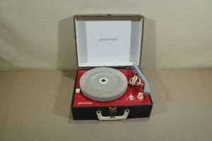lot 252 image: Antique Phonola Turntable