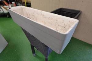 lot 123C image: Plastia Self-Watering Flower Box