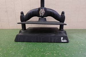 lot 143C image: Vintage Cast Iron Book Press