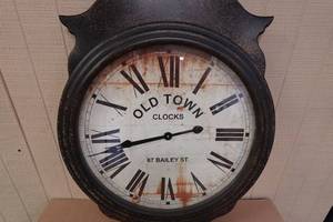 lot 180D image: Old Town Clock