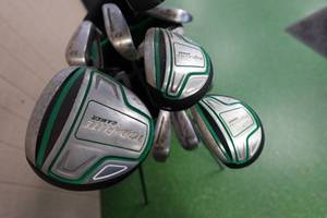 lot 33D image: Top Flite Gamer RH Golf Clubs in Stand Bag