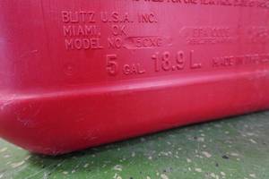 lot 40F image: 5 Gallon Gas Can