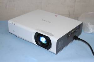 lot 7 image: Sony VPL-CW-255 Widescreen WXGA 4500-Lumen Home Theater  Business Projector - Projection System