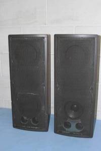 lot 32 image: PAIR of Innovox FR 26 R Pro Audio Trapezoidal Dual 6 Loudspeakers  Speakers with Yoke Mounts