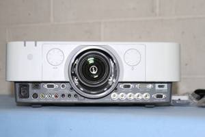 lot 49 image: Sony VPL-FHZ55 WXGA Widescreen Laser Light Source 4000-Lumen Home Theater Conference HD Video Projector