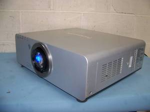 lot 123 image: Panasonic DW6300 WXGA DLP Dual Lamp Projector
