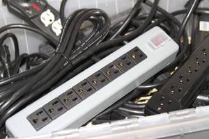 lot 127 image: Lot of 20 Miscellaneous AC Power Outlet Strips