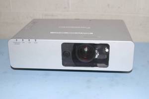 lot 128 image: Panasonic PT-F200 3500 Lumen XGA Multi-Media Computer  Video LCD Projector