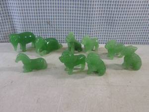 lot 21 image: (BS) Assorted Green Jade Figures Some Are Broke