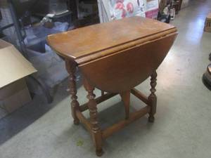 lot 29 image: (EW4) Wood Fold Down Sides Side Table 21 34 High - Finish Needs TLC
