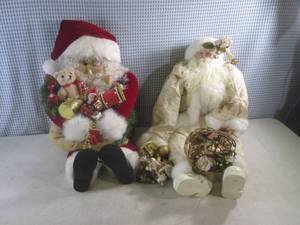 lot 30 image: (EW5) 2 Santa Claus Figures Decor...