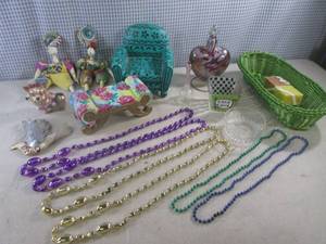 lot 35 image: (EC1) Assorted Decor...