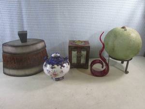 lot 36 image: (D-2) Assorted Decor...