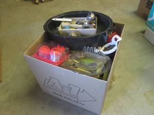lot 46 image: (BR1) Big Box Full of Misc Kitchen Items Accessories Tools