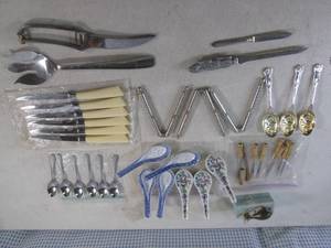 lot 52 image: (BS) Assorted Collectible Spoons, Knives Etc