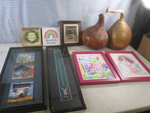 lot 59 image: (BR1) Wall Decor and 2 Large Decorative Gourds