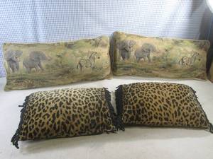 lot 60 image: (G-1) 2 Pairs of Throw Pillows...