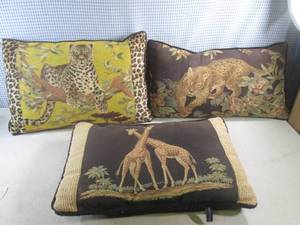 lot 62 image: (EC1) 3 Single Throw Pillows...